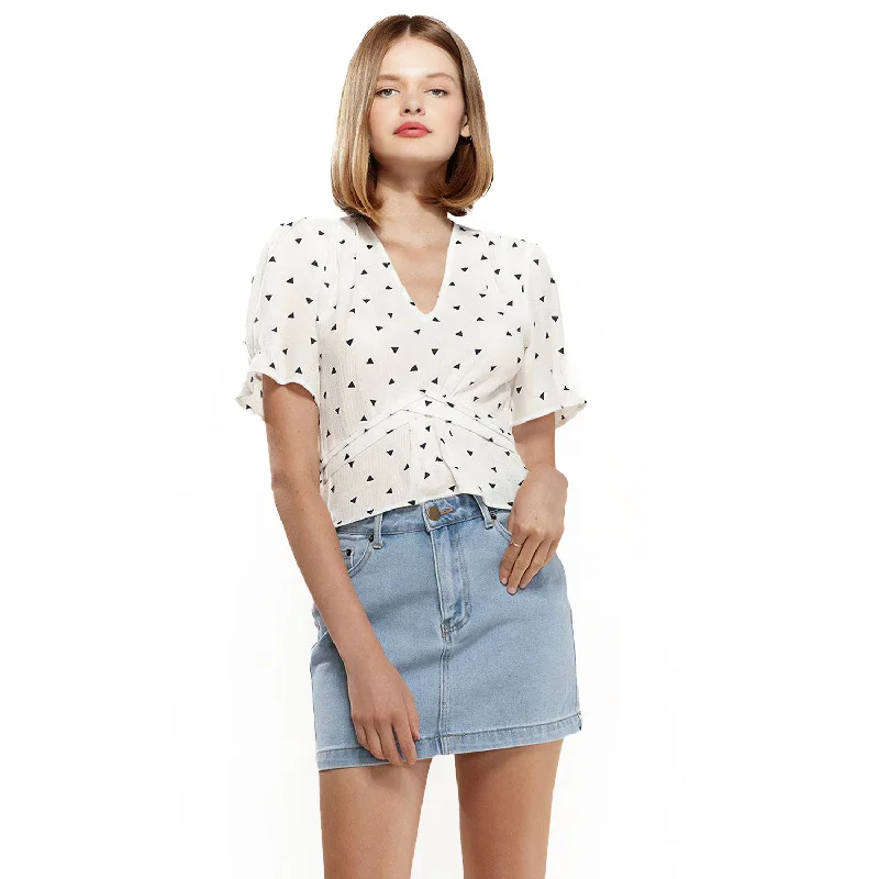 Women's Triangle Print Puff Sleeve Blouse in White triangle