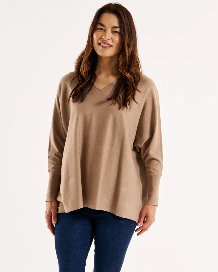 Betty Basics - Destiny Relaxed V-Neck Lightweight Knit Jumper - Latte